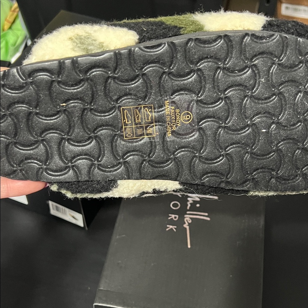 Nicole Miller Green Black Cream Faux Shearling Clog Mule - Picture 3 of 3